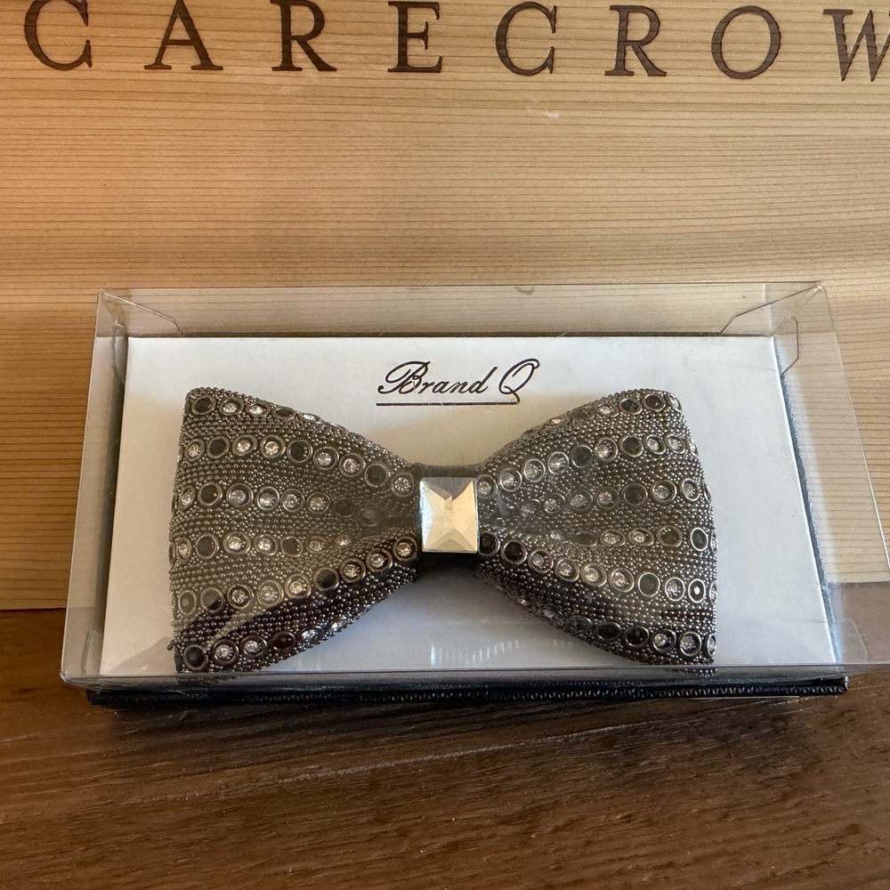 Brand Q - Men’s New Silver Bow Tie